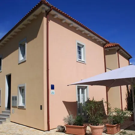 Pegla 公寓 内里吉恩